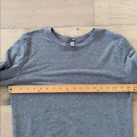 Elan Ruffle Sleeve Sweatshirt Grey Small - Picture 5 of 5